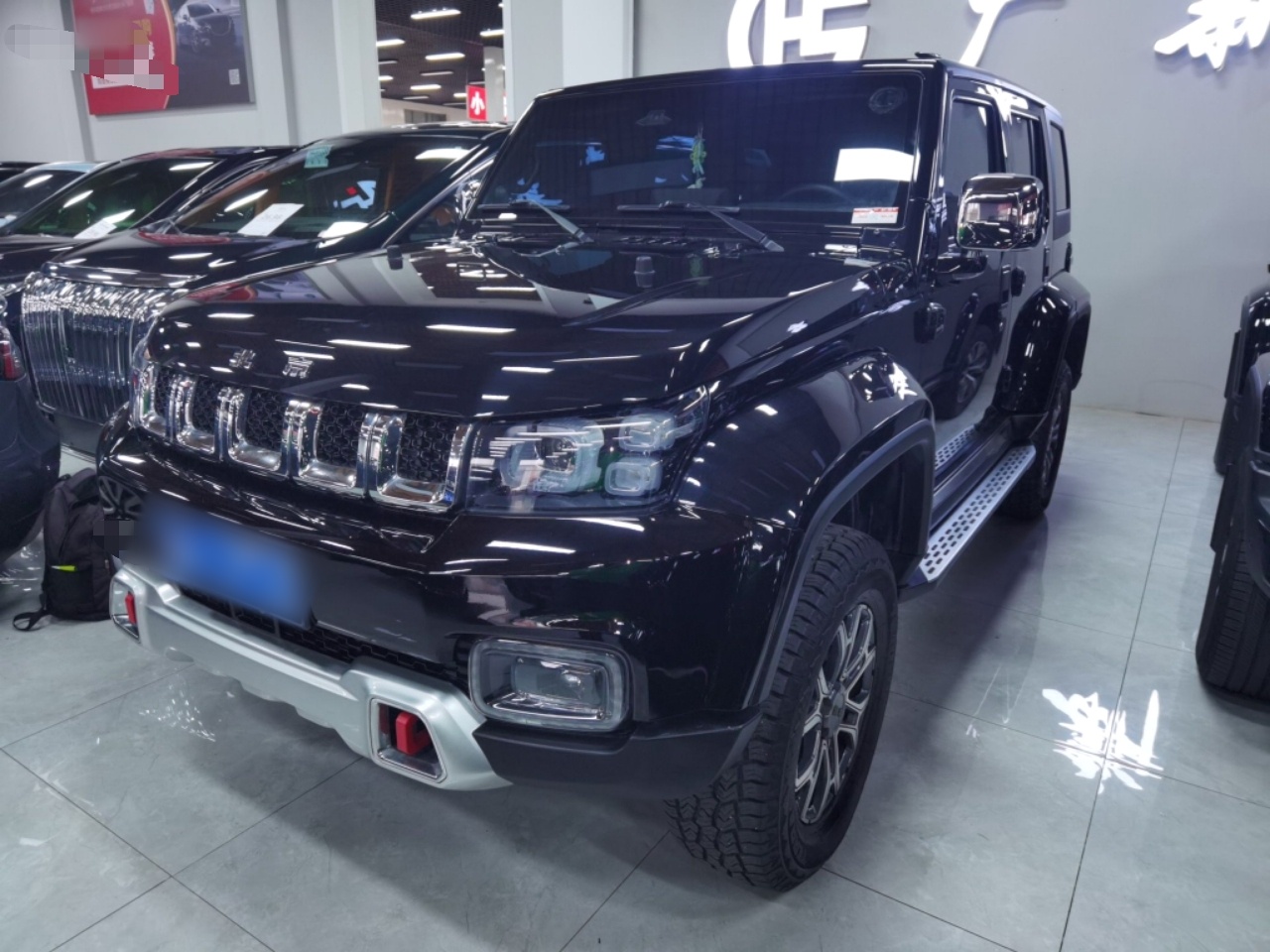 تحت مقدمة السيارة