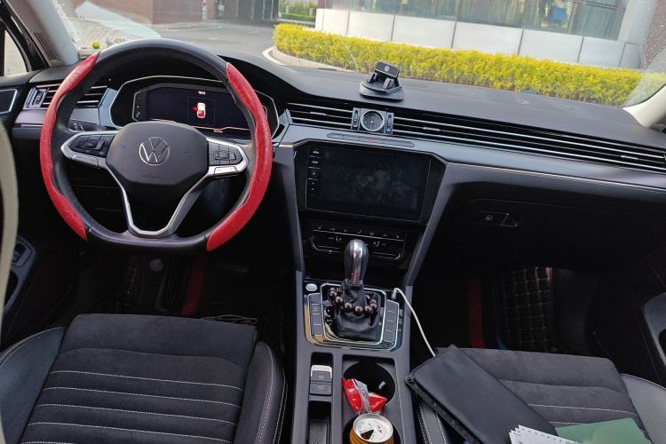 Used Volkswagen Magotan 2020 330TSI DSG Leading Model Center Console