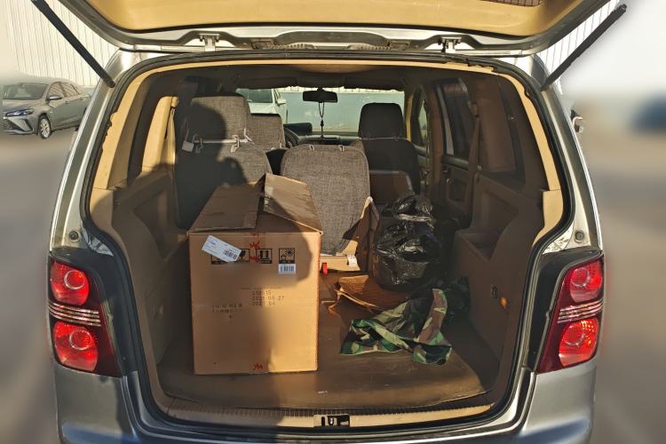 Used Volkswagen Touran 2008 2.0L Smart Edition 5-seat Manual Trunk