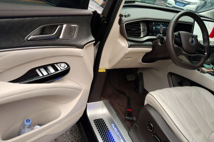 Used Denza D9 2024 DM-i 980 Four-Wheel Drive Prestige Model
