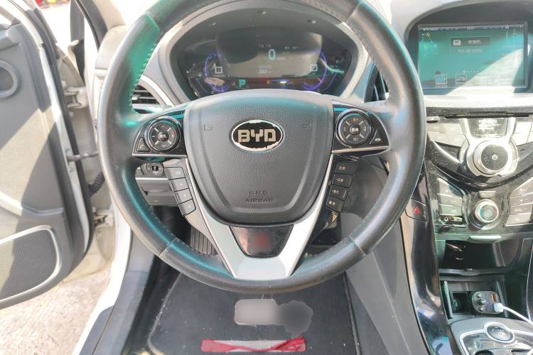 Used BYD Qin 2015 1.5T Dual-Crown Flagship Edition