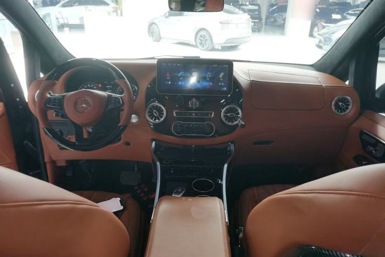 Used Mercedes-Benz Vito 2021 2.0T Elite Version 7 Seats Center Console