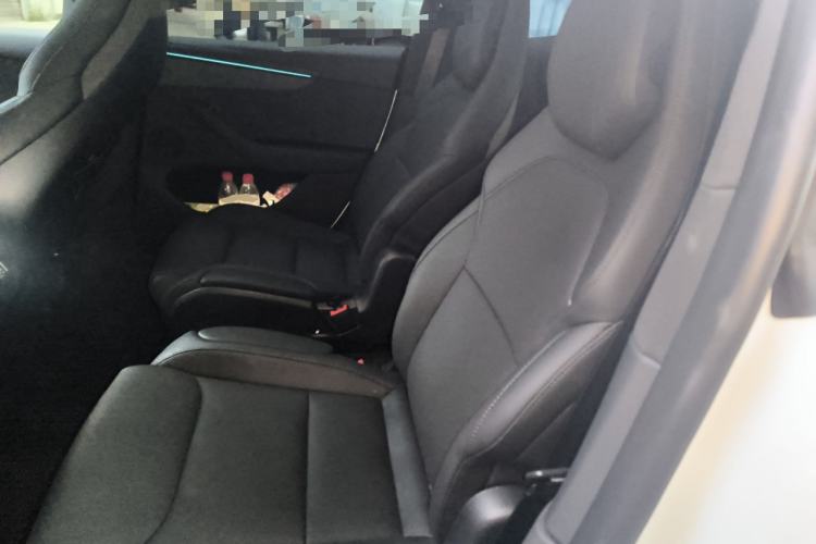 Used Tesla Model Y L 2025 Model Long-Range All-Wheel-Drive Version
