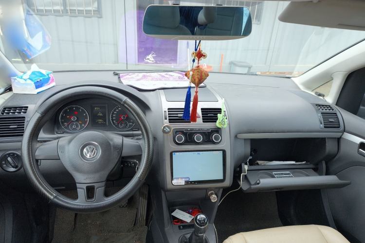 Used Volkswagen Touran 2013 1.4T Manual Fashion Edition 5 Seats Center Console