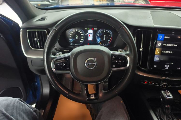 Used Volvo XC60 2019 T5 4x4 Smart & Dynamic Sport Edition China VI Standard