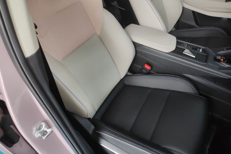 Used Lynk & Co 06 2021 1.5T Shero Pink Special Edition
