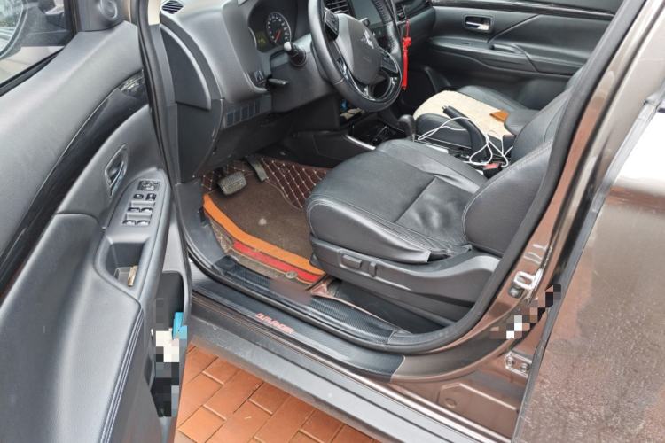 Used Mitsubishi Outlander 2017 2.0L Two-Wheel Drive Glory Edition 5 Seats Driver Seat