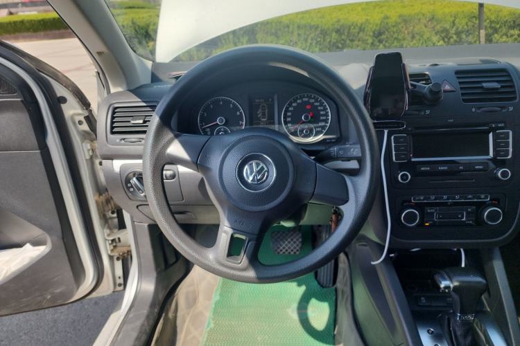 Used Volkswagen Sagitar 2011 1.4 TSI Automatic Tech Model Steering Wheel