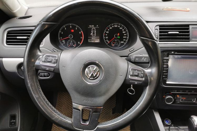 Used Volkswagen Sagitar 2012 1.4TSI Automatic Luxury Edition Steering Wheel