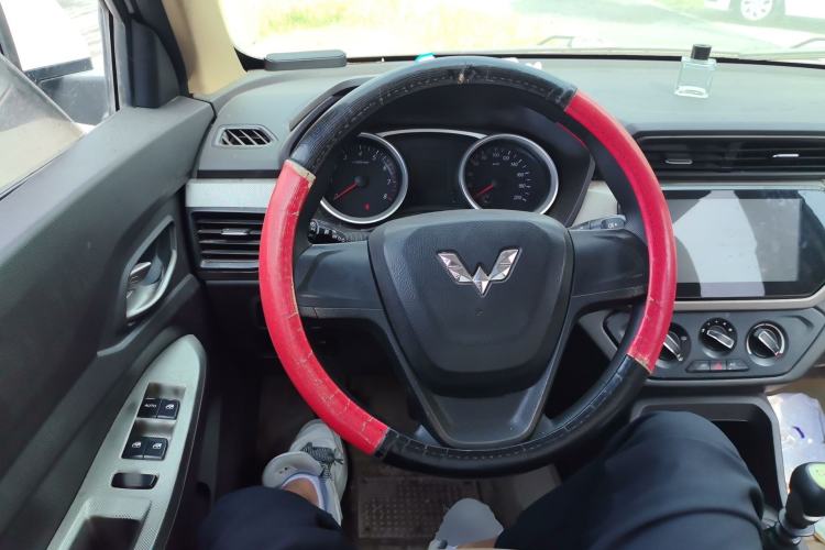 Used Wuling Hongguang 2019 1.5L S Comfort Edition China VI LAR Steering Wheel