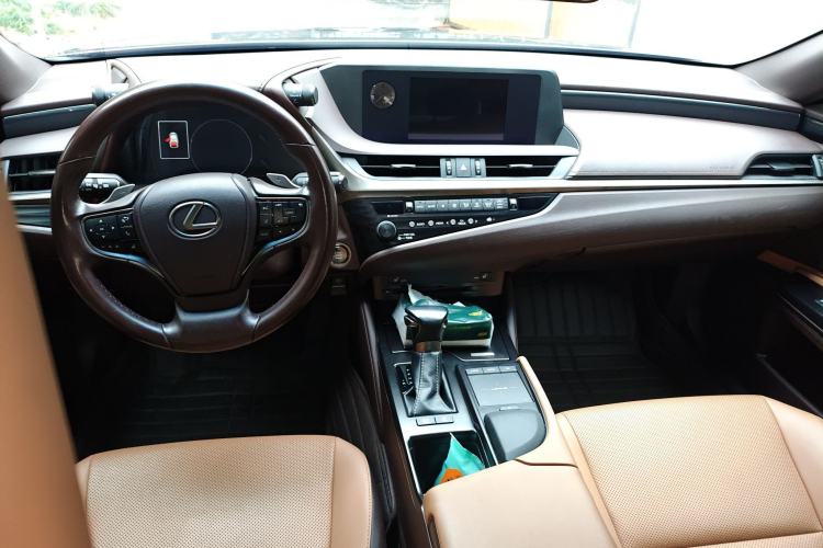 Used Lexus ES 2020 200 Excellence Edition
