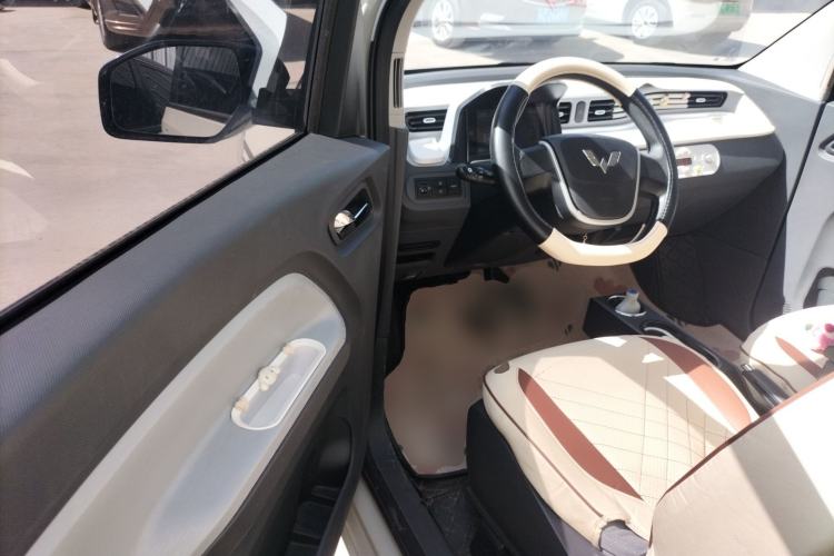 Used Wuling Hongguang MINIEV 2022 Macaron Premium Model – Lithium Iron Phosphate Driver Seat