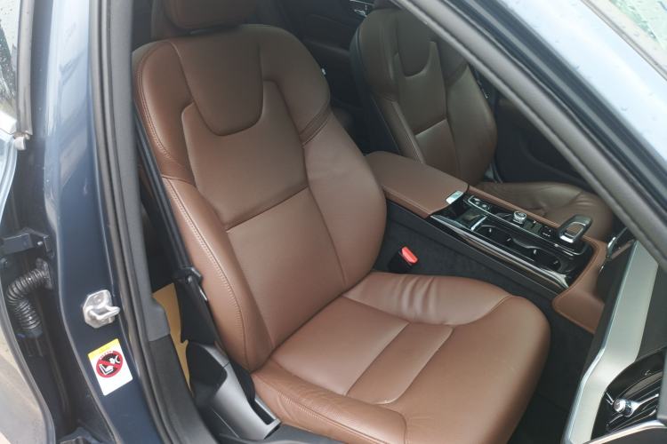 Used Volvo S60 New Energy 2022 T8 eDrive Hybrid All-Wheel Drive Smart Luxury Edition Right Front Seat