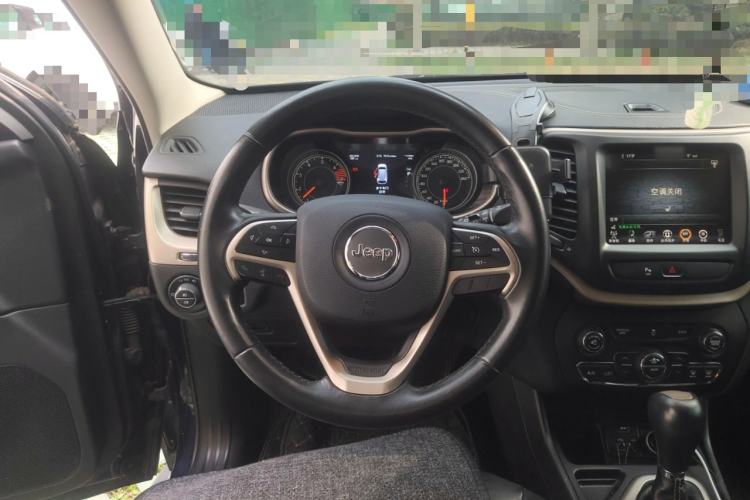 Used Jeep Cherokee 2016 2.0L Superior Edition
