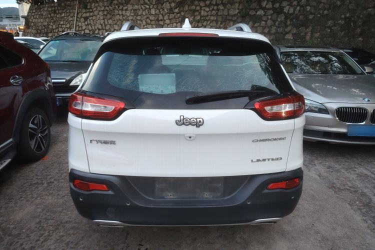 Used Jeep Cherokee 2017 2.4L Leading Edition
