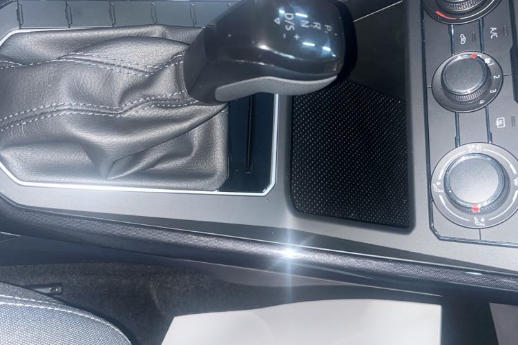 Used Volkswagen Lavida 2023 New Rui 1.5L Automatic New Yi Edition Gear Lever