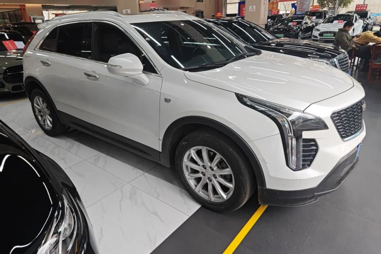 Used Cadillac XT4 2021 28T Two-Wheel Drive Tech Edition Front Right 45 Deg