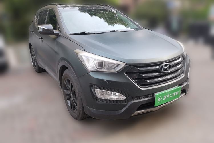 Used Hyundai Santa Fe 2015 2.0T Automatic 4x4 Top-Grade 7-Seater Front Right 45 Deg