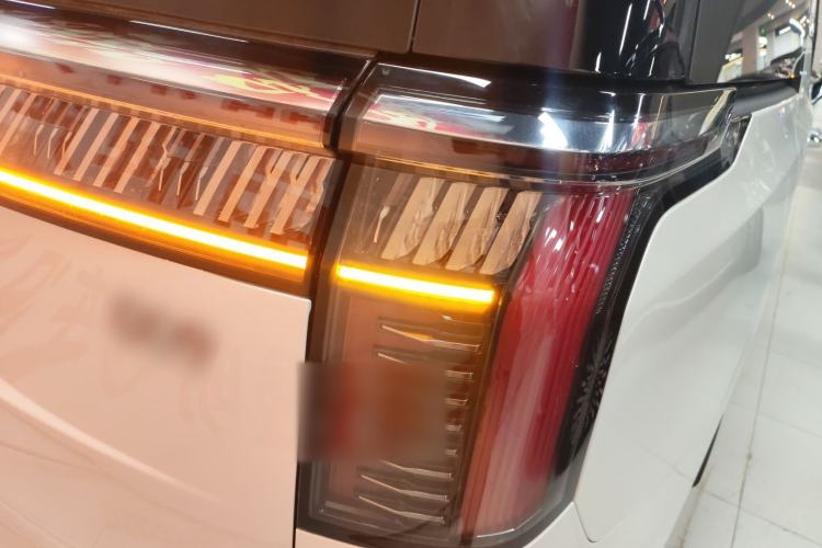 Used Zeekr 009 2024 Six-Seat Executive Version 4WD 108 kWh
