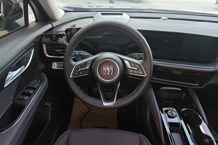 Used Buick Envision 2026 Model Equinox Plus 28T Two-Wheel-Drive Platinum Edition
