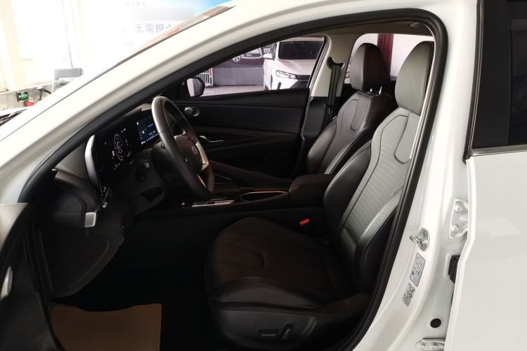 Used Hyundai Elantra 2022 1.5L CVT LUX Prestige Edition Left Front Seat