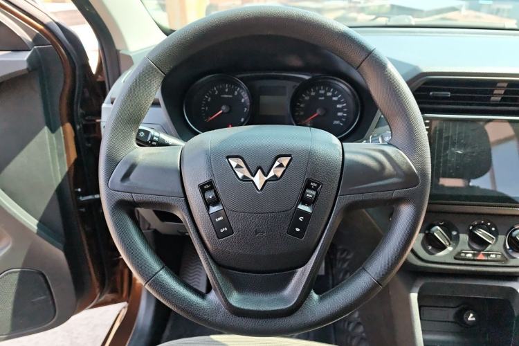 Used Wuling Hongguang 2019 1.5L S Basic Version China VI Standard LAR