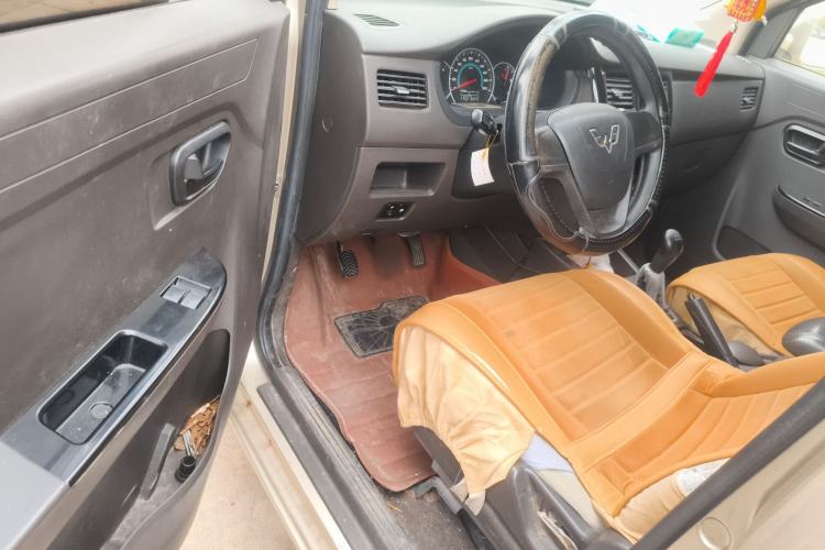 Used Wuling Rongguang V 2016 1.5L Practical Version Non-Power-Assisted Driver Seat
