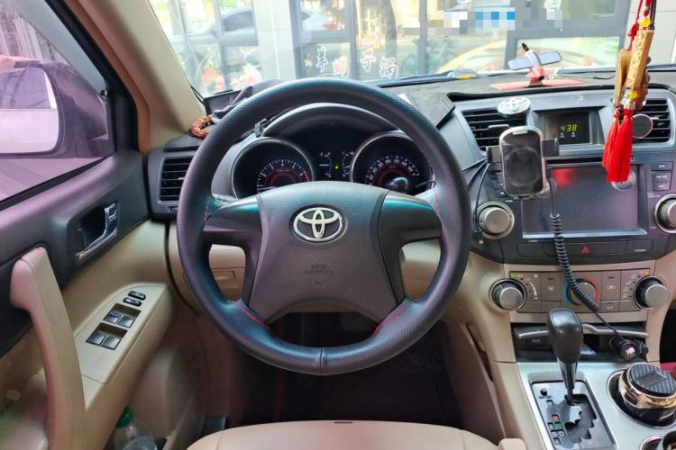 Used Toyota Highlander 2013 2.7L Two-Wheel Drive 5-Seater Purple Gold Edition Steering Wheel