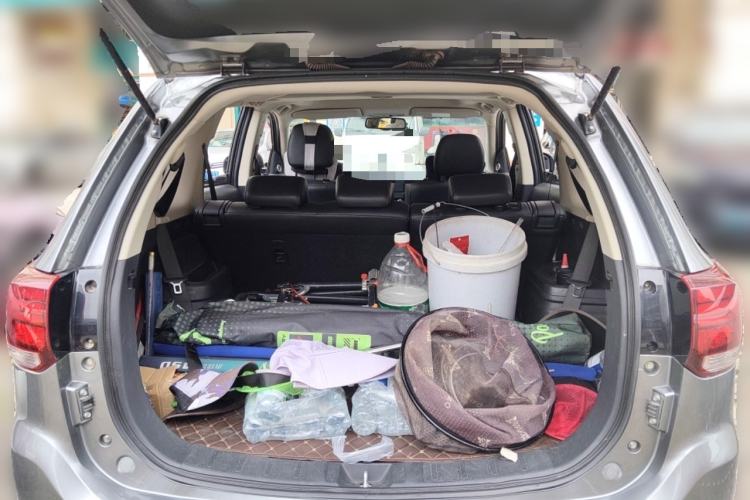 Used Mitsubishi Outlander 2018 2.0L Two-Wheel-Drive Jiale Edition 7-Seater Trunk