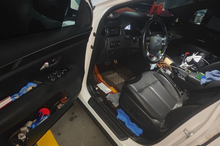 Used Kia KX7 2017 2.0T Automatic 4WD DLX 7-Seater Driver Seat