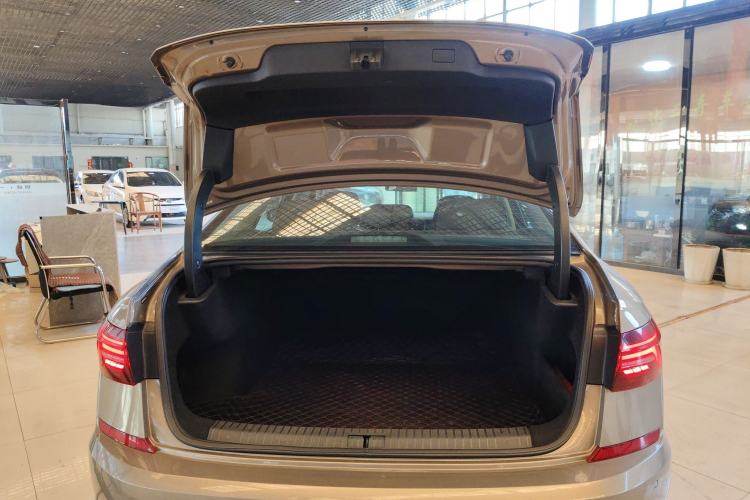 Used Volkswagen Passat 2019 330TSI Luxury Edition China VI Standard
