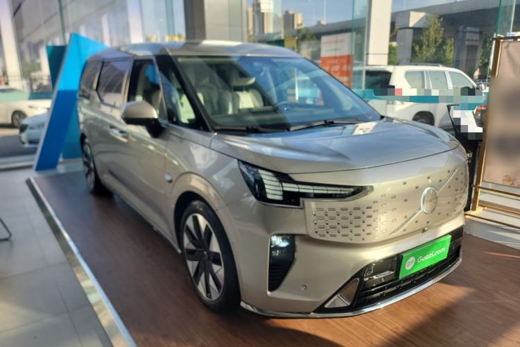 Used Volvo EM90 2025 Ultra Six-Seater