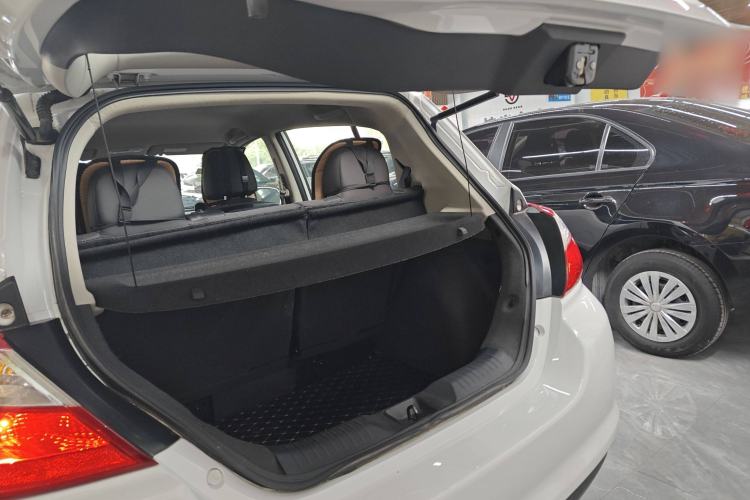 Used Venucia R50 2016 1.6L Manual Elite Edition
