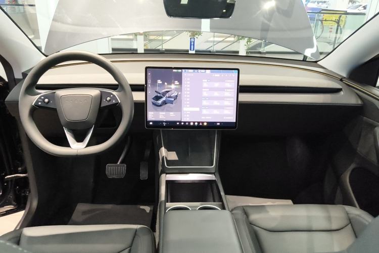 Used Tesla Model Y 2025 Long-Range All-Wheel-Drive Version