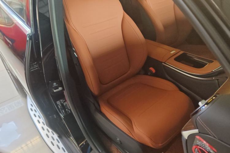 Used Mercedes-Benz GLC 2025 Refreshed GLC 300 L 4MATIC Dynamic Version 5 Seats
