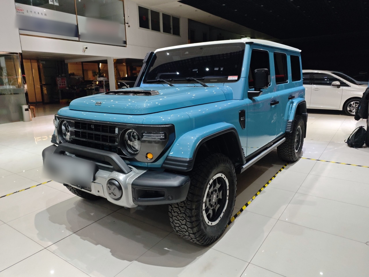 Под передней частью автомобиля