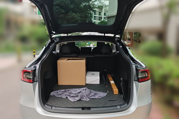 Used Tesla Model Y 2021 Standard Range Rear-Wheel Drive Version Trunk