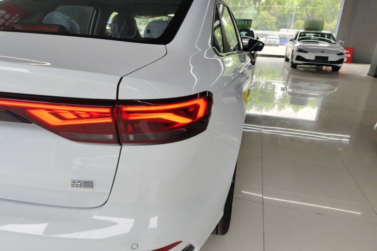 Used Geely Auto Emgrand 2025 4th Generation 1.5L CVT Luxury Version Right Rear Taillight