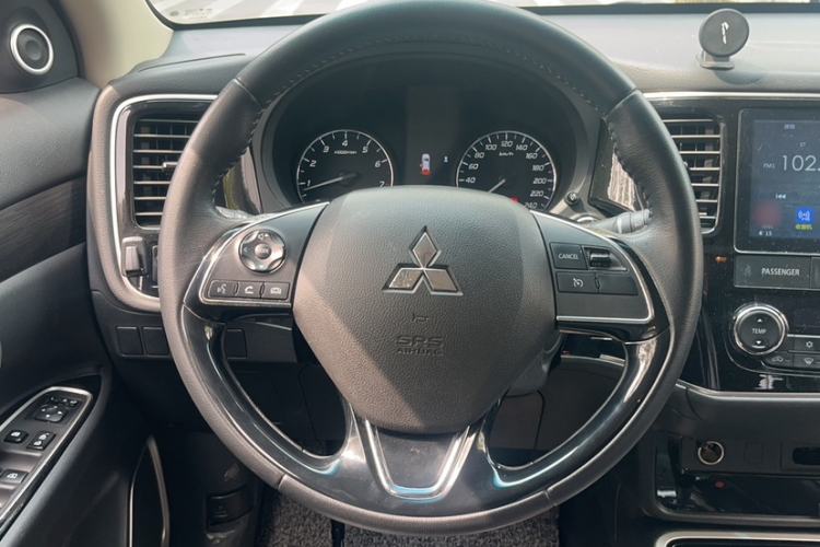 Used Mitsubishi Outlander 2019 2.0L Two-Wheel Drive Comfort Edition 7-Seater China VI Standard

