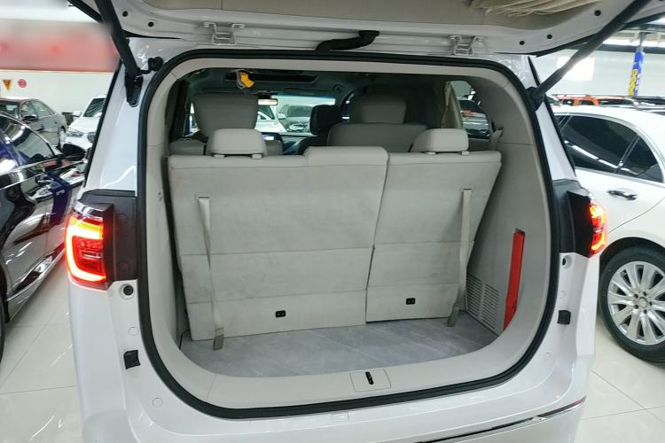 Used Buick GL8 2023 ES Lu Zun Deluxe and Yue Edition
