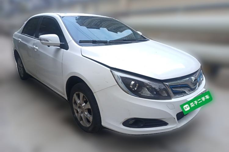 Used BYD e5 2016 300 Luxury Edition Front Right 45 Deg