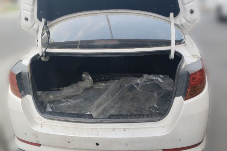 Used Kia K5 2011 2.0L Automatic DLX Trunk