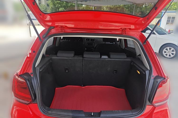 Used Volkswagen Polo 2016 1.6L Automatic Comfort Model
