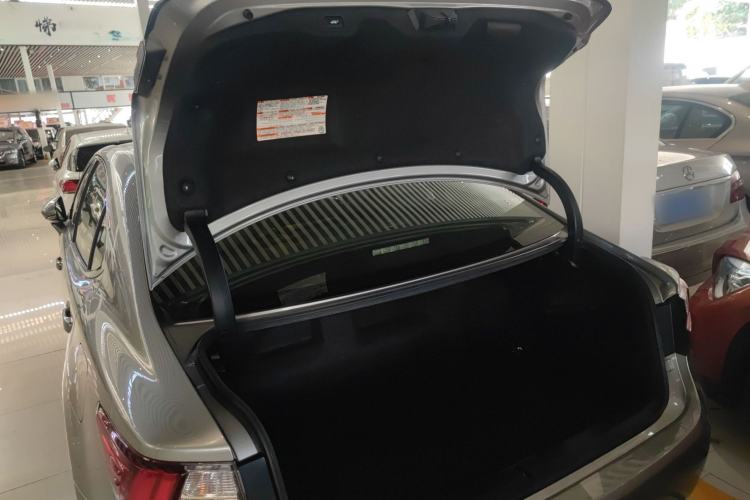 Used Lexus ES 2015 300h Luxury Edition
