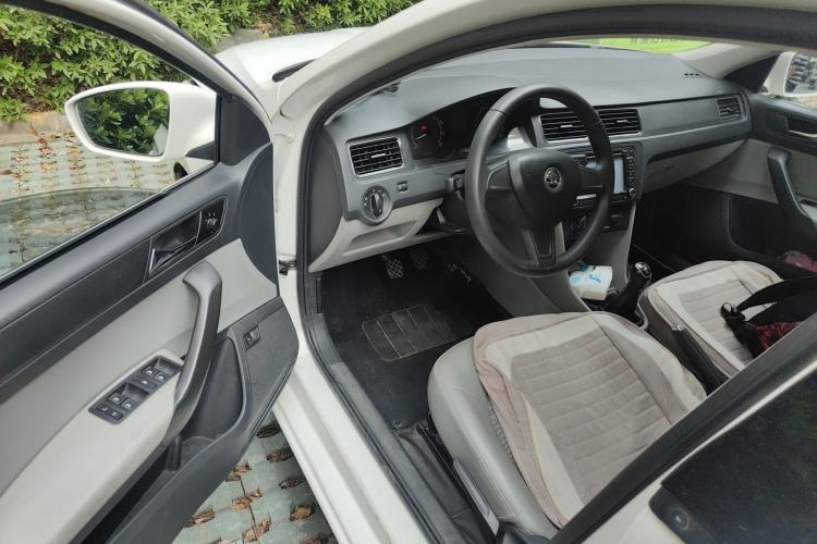 Used Skoda Rapid 2015 1.6L Manual Smart Selection Model
