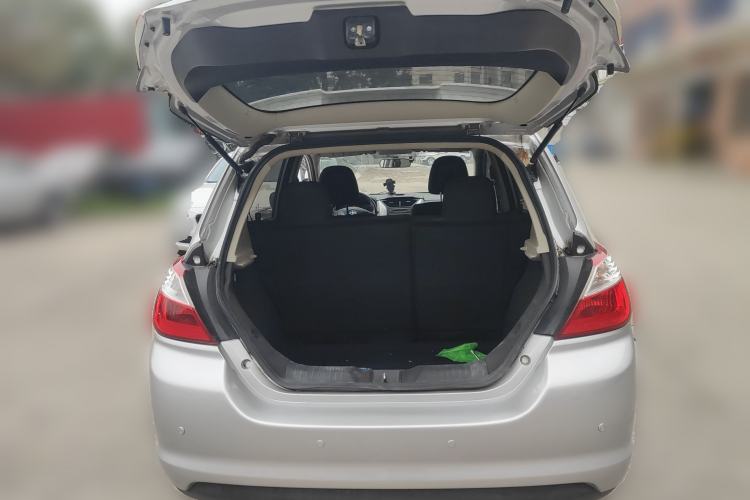 Used Venucia R50 2013 1.6L Manual Fashion Edition Trunk