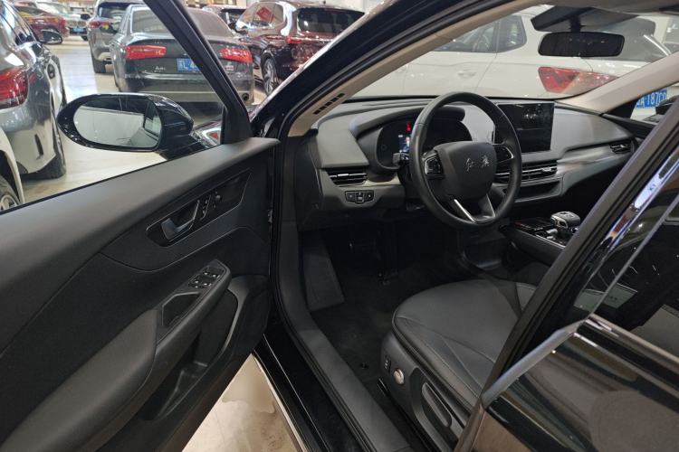 Used Hongqi E-QM5 2023 Base Travel Edition