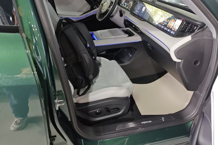 Used VOYAH FREE 2025 318 318 km Rear-Drive Touring Edition Right Front Seat