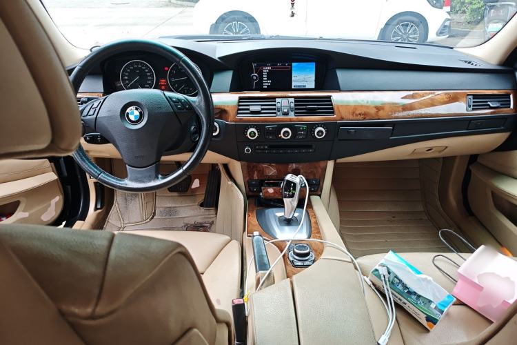 Used BMW 5 Series 2010 530Li Luxury Model Center Console