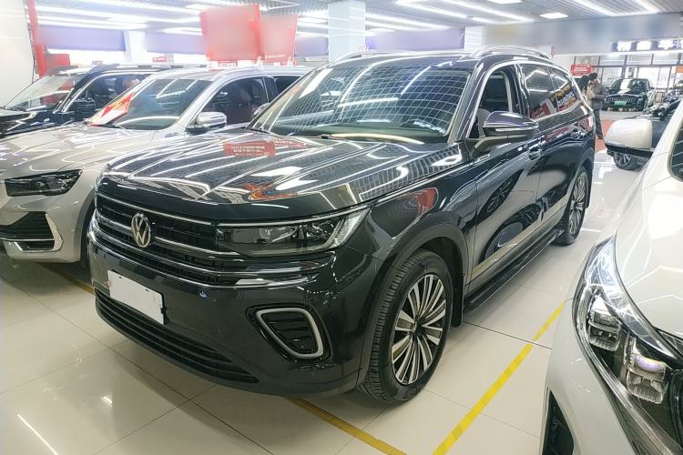 Used Volkswagen Tavendor 2023 330TSI Luxury Touring Edition